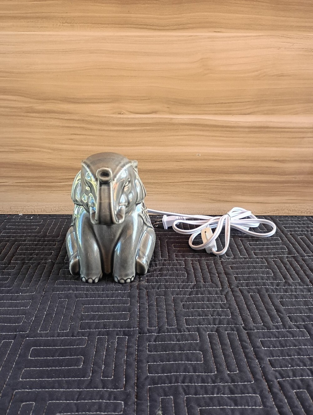 Gray Ceramic Elephant Wax Warmer Lamp - Picture 5 of 11